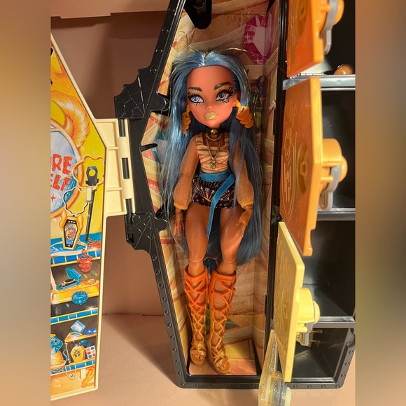 Monster high doll with case ⭐️🎀⭐️🎀⭐️🎀⭐️🎀⭐️🎀⭐️🎀⭐️🎀⭐️🎀⭐️🎀 - Picture 2 of 5